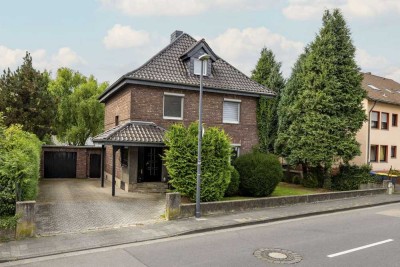 Einzigartige Rarität: Freistehendes Einfamilienhaus mit Garten und Garage in Köln-Zündorf
