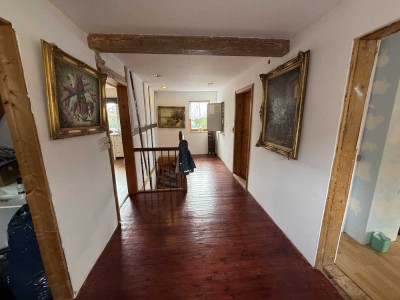Einfamilienhaus mit Charakter: Ehemaliger Stall, bereits teilrenoviert und mit großem Raumangebot