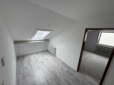 Moderne 2,5-Zimmer-Dachgeschosswohnung mit sonnigem Balkon und EBK im Herzen von Sindelfingen