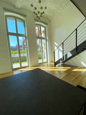 Eleganz auf zwei Ebenen - 1,5-Zimmer-Maisonette mit Ruhe-Oase im Innenhof