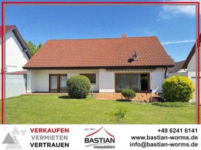 So ist es eben: Bungalow - gepflegt - offener Grundriss - Garten - Garage - Rheindürkheim!