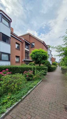Schöne 2,5-Zimmer-Wohnung mit Balkon und Einzelgarage