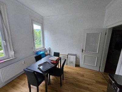 Vollsanierte 3-Zimmer Wohnung mit hohen Decken und neuer EBK für Pärchenoder Singles
