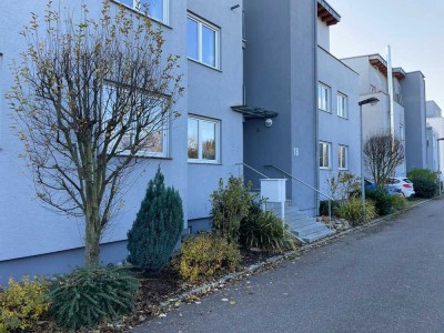 Helle 2-Zi-Maisonette Wohnung mit 2 Balkonen, Einbauküche  und Stellplatz