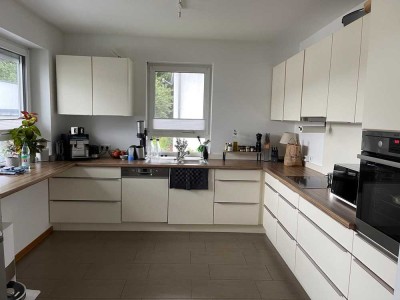 Attraktive und modernisierte 3-Zimmer-Maisonette-Wohnung mit geh. Innenausstattung mit EBK in Lich
