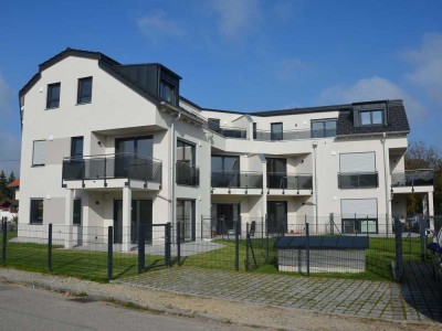 Lichtdurchflutete Gartenwohnung! Geräumige 2-Zimmer-Wohnung mit großem eigenen Garten!