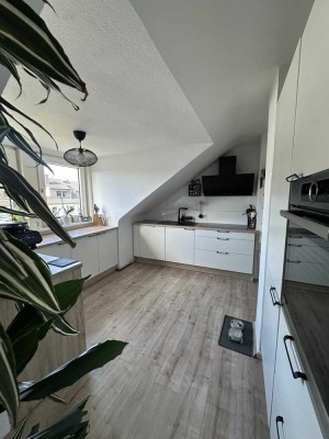 Moderne 3,5-Raum-Dachgeschoss-Wohnung mit EBK in Gelsenkirchen- Schaffrath