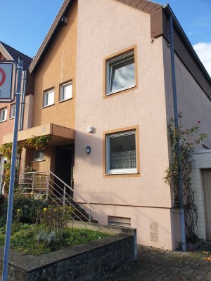 Lichtdurchflutete DHH mit unverbautem Blick auf die Haardt