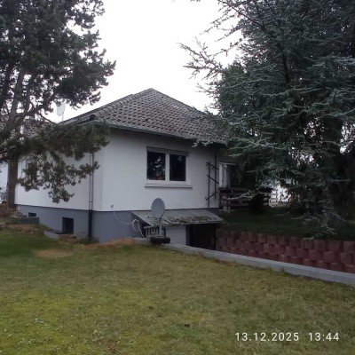 Schöne, großz. geschnittene, luftdurchflutete  EG-Wohnung