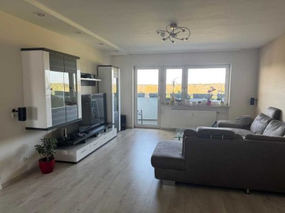Stilvoll renoviert: 3-Zimmer-Wohnung mit Balkon und Garage