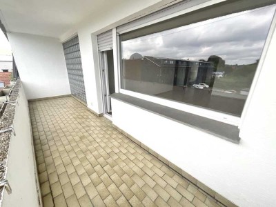 Große 3 Zimmerwohnung mit Balkon