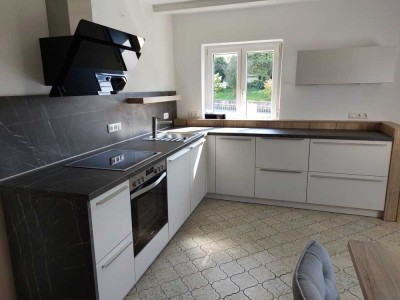 Helle und ruhige 3-Zimmer-Wohnung mit neuer Einbauküche, Terrasse & Garten in Salzweg