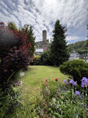 Eppstein Zentrum, Zweifamilienhaus mit Traumblick
