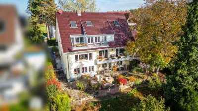 Komplett freies, aufwändig modernisiertes Zwei-/Dreifamilienhaus/Generationenhaus in Premiumlage