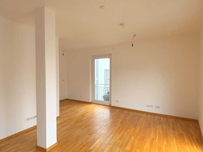 ZENTRALE LAGE: HELLE DREI-ZIMMER-WOHNUNG