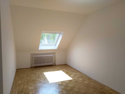 Top-Lage Südinnenstadt/Altenbochum: Renovierte helle DG-Wohnung mit Parkett