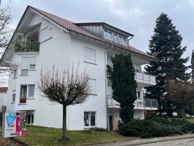 Gepfl. 3-Zi.-DG-Wohnung in BL-Dürrwangen mit Garage im 6-FHS