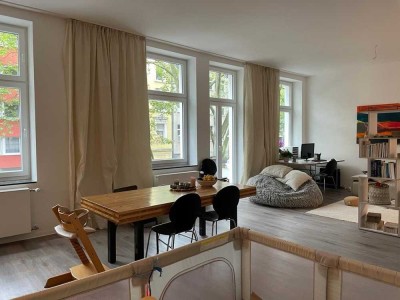 Komplett sanierte und modernisierte Etagenwohnung in zentraler Lage Bahnhof 2 Minuten (2-Zimmer)
