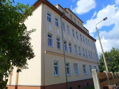 Ab Sept. 2025: 3-Zimmer-Wohnung mit Laminatboden, Balkon, Einbauküche & kleinem Bad mit Dusche
