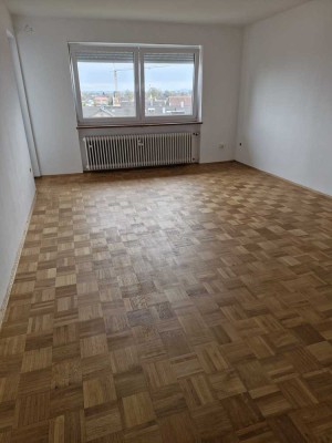 Erstbezug nach Sanierung mit Balkon: Geschmackvolle 3-Zimmer-Wohnung mit geh. Innenausstattung