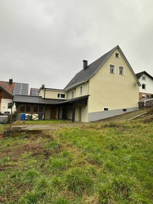 Modernisiertes Wohnhaus mit Ausbaupotenzial und Baugenehmigung für 6-Familienhaus