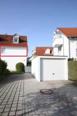 Charmante Zwei-Zimmer-Wohnung mit Balkon, Einbauküche und Einzelgarage in Unterbrunnenreuth