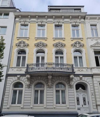 HOFGARTEN - HOHE DECKEN - WOHNKÜCHE - PARKETT - BALKON - RUHIGE LAGE