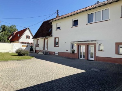 Hochwertig renovierte und helle 3 ZKB- Erdgeschosswohnung in Landau-Dammheim