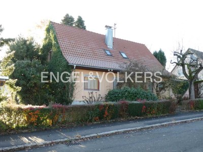 Wohnen mit vielen Entfaltungsmöglichkeiten im Einfamilienhaus 
mit großem Garten und Garage