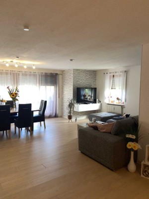 Attraktive, helle 2-Zimmer-Wohnung für Singles oder Paare in Bezgenriet!