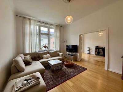 Rarität am Medienhafen! Wunderschöne sanierte 3 Zimmer Altbauwohnung/2 Bäder + Gäste-WC, Balkon