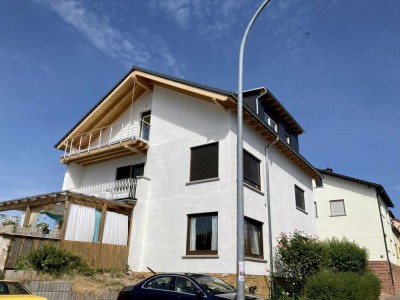 1. OG 3,5-Zimmer-Wohnung mit Balkon und EBK, PKW-Stellpl in 3-Fam.Haus in Hasselroth-Niedermittlau