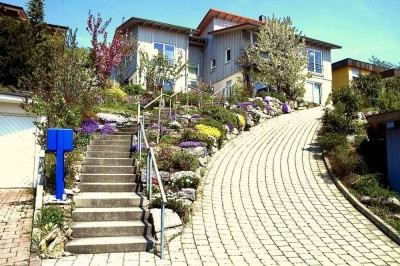 Zweifamilienhaus in bester Südhanglage - direkt am Naturschutzgebiet