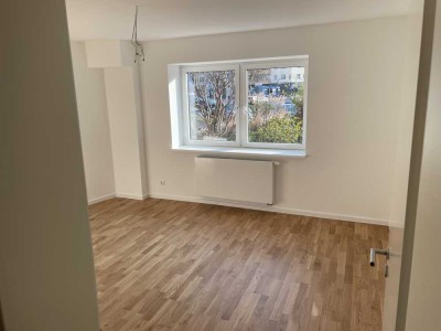 Frisch ausgebaut und Kernsaniert! 3 Zimmer Wohnung in Steglitz!