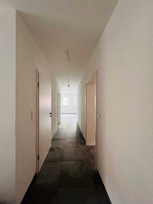 Erstbezug: Moderne 2-Zimmer-EG-Wohnung mit Einbauküche, Fußbodenheizung & Abstellraum in Lauter