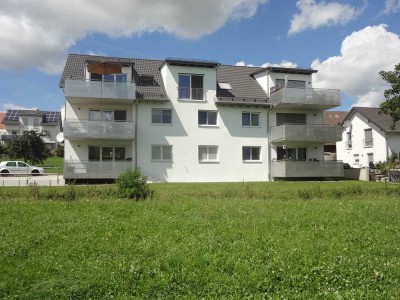 Traumhaft schöne und moderne 3,5 Zimmer EG-Wohnung mit EBK, Balkon und Außenstellplatz zu vermieten!