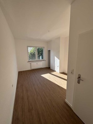 Erstbezug nach Sanierung mit Einbauküche: Schöne 2-Zimmer-Wohnung mit geh. Innenausstattung