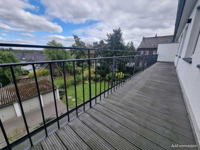 Inrath: Perfekte 4 Zimmer ETW mit großem Sonnenbalkon und grünem Ausblick, Garage möglich