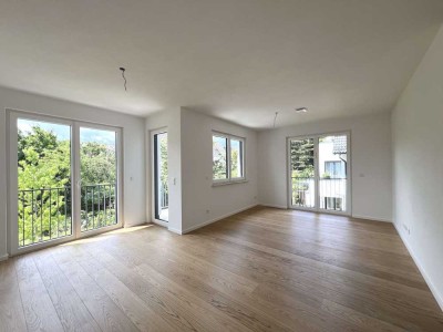 RESERVIERT - 2,5-Zimmerwohnung mit großen Balkonen auf sonnigem Grundstück