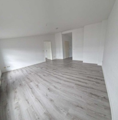 Erstbezug nach Renovierung & neue Böden