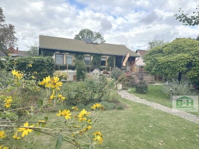 Bei Zörbig – gepflegter Bungalow (Fertigteilhaus Bj. 1975) mit massivem Wohnkeller, Carport, Garten