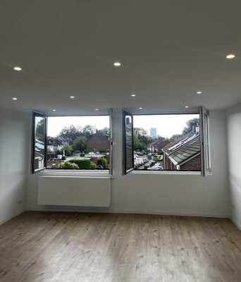 Helle 2,5-Zimmer Wohnung im 2. OG mit Garage in Düsseldorf-Rath