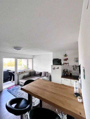 Modernisiertes 1,5-Zimmer-Apartment im 3. OG mit Garage in Reutlingen