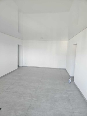 Erstbezug nach Kernsanierung: Attraktive 3-Raum-Wohnung in Neustadt