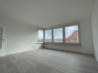 Sehr helle, großzügige  4-Zi Wohnung 96 m² mit 12 qm großem Balkon