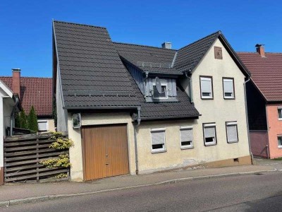 Renovieren Sie dieses kleinere solide Bauernhaus nach Ihren Wünschen!
