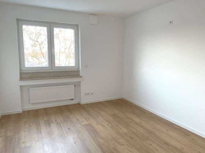 Sehr gepflegte, helle 3-Zimmer-Wohnung mit Balkon und Einbauküche, Offenbach-Bieber