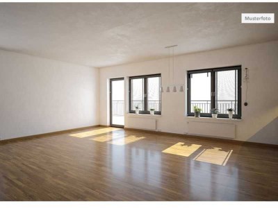 Provisionsfrei Etagenwohnung in 01159 Dresden, Gohliser Str.
