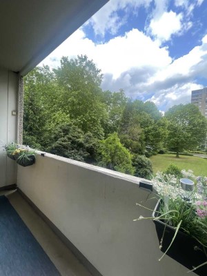 *** Charmante 2-Zimmer-Wohnung mit einladendem Sonnenbalkon und Blick ins Grüne ***