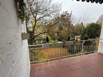 NACH SANIERUNG ERSTBEZUG WOHNUNG IN OBERKASSEL MIT BALKON UND EBK